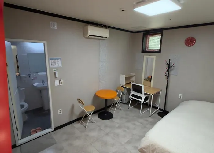 Chris House