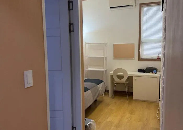 Chris House 3*
